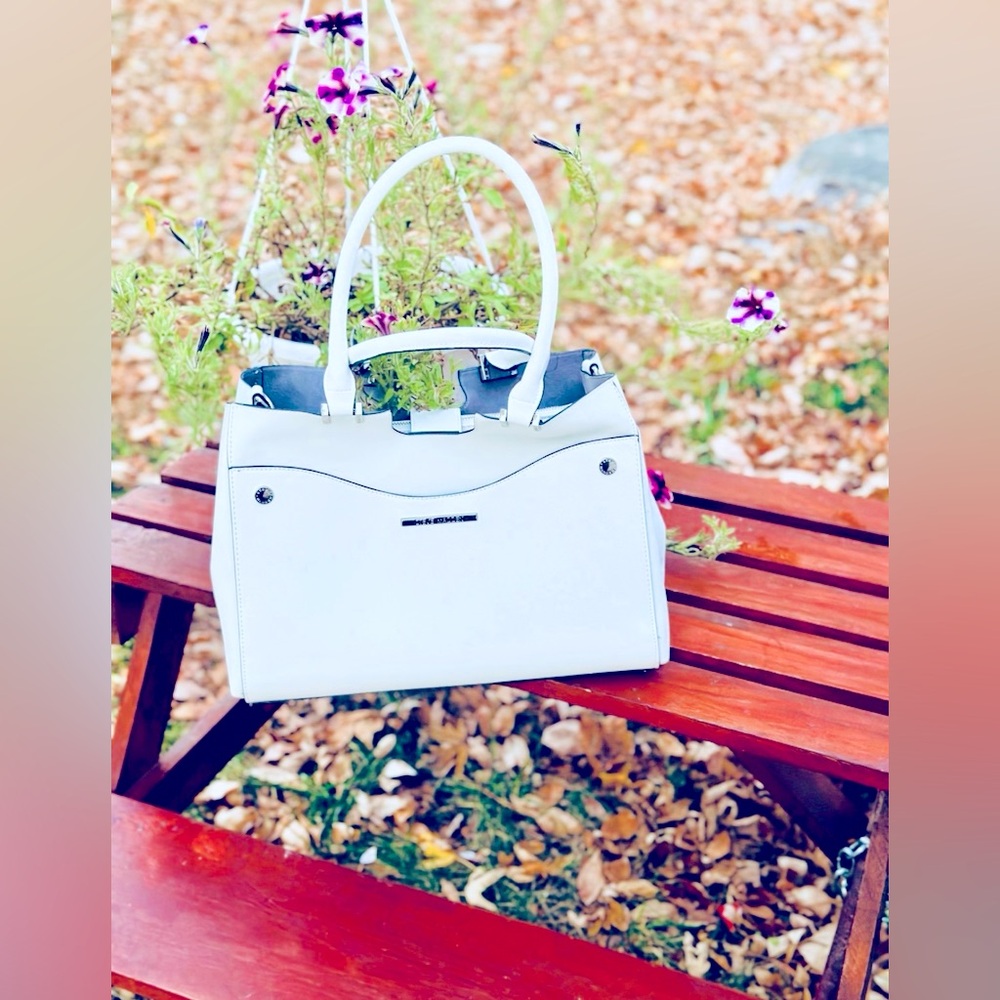 NWOT Steve Madden White Vegan Leather With Double Handles & Removeable Clutch